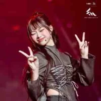 Nguyễn Lê Ngọc Ánh Sáng-Ánh Sáng Aza