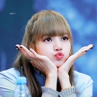 mobbanl lalisa (chị)