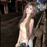 Tạ Bảo Linh _ chủ tiệm hoa.