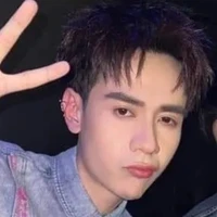 Lê Quang Hùng (phone)