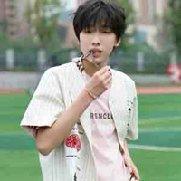 Nhiếp Vĩ Thần_F