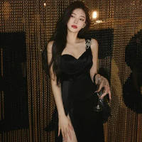 Viên Băng Nguyệt(mẹ cô)