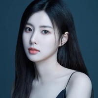 Kang Hyewon (cô)