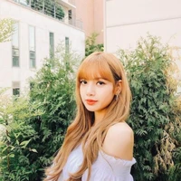 Lisa - cô