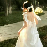 Hoàng Chi Linh { chị của duy }