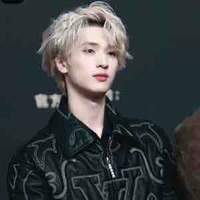 Nghiêm Hạo Tường ( anh trai cô)