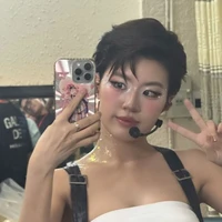 Nguyễn Diệu Huyền - chị