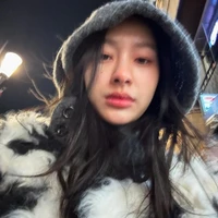 Pansa Vosbein [ chị ]