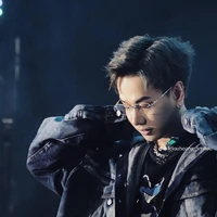 Hoàng Kim Long (Lou Hoàng)