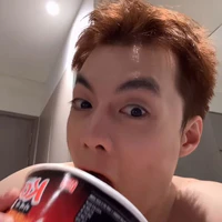 Yuri đang lười
