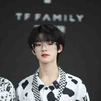 Uông Tuấn Hy_Hắn²