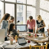 Nhân Viên Công Ty LLP