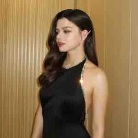 Becky Amstrong ( chủ nhiệm của nàng )