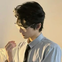 Châu Dịch Phong " ba nữ9 "