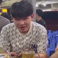 Nhật Hào ( bé trọc)