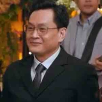 Bố Yuri 
