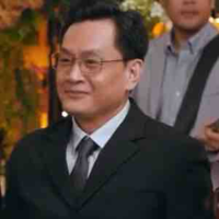 Bố Yuri 