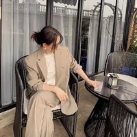 Mẹ cô [ lúc trẻ ]