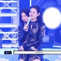 Ngồi banh càng viết truyện😔