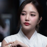 Freen Sarocha  - Trúc Anh (cô)