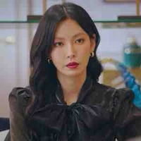 Baek Shin Ea( mẹ kế nu9)