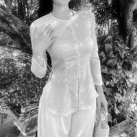 Con gái của -  bà thầy