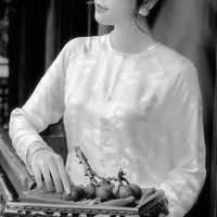 Thầy ở - làng bên