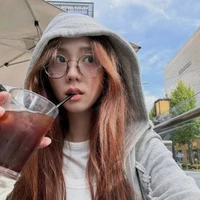 Kim Jisoo/Cô/