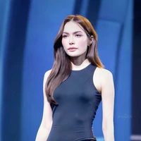 Charlotte Austin- nàng