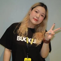 CHỊ HƯƠNG ( TRỢ LÝ CỦA CAPTAIN)