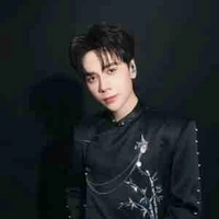Q.Hùng