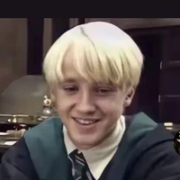 draco Malfoy (  bạc đầu)