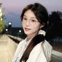 Khả Hân(12B/học bá)