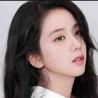 Kim Jisoo ( 18 tuổi)