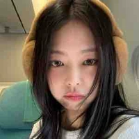 Kim Jennie ( 19 tuổi)