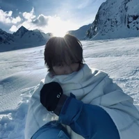 《 𝐀𝐮𝐭𝐡𝐨𝐫 》