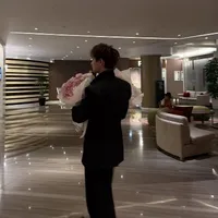 《 𝐀𝐮𝐭𝐡𝐨𝐫 》
