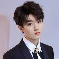 Vương Tuấn Khải-papa các anh