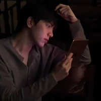 tần thiên yết ; 17 tuổi.