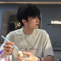 hoắc sư tử ; 18 tuổi.