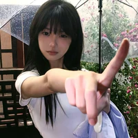 hình cự giải ; 17 tuổi.