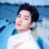 HOÀNG HÙNG (GẤU) 