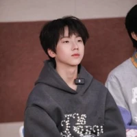 nhiếp vĩ thần_hắn