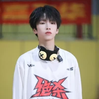 Nhiếp Vĩ Thần 