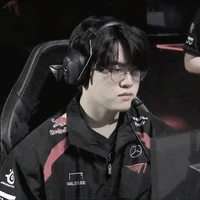 gumayusi_ ng canh cầu Nại Hà