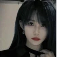 Trần Kha( chị)