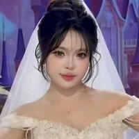 Lucy (chị 2 Sara)