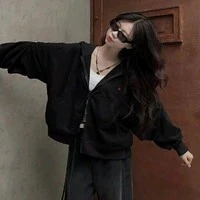 Hồng(trợ lí của hắn)