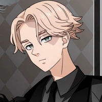 mĩ nhân cầm guốc