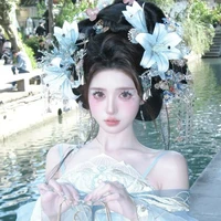 Ái tân giác la hoàng linh nguyệt